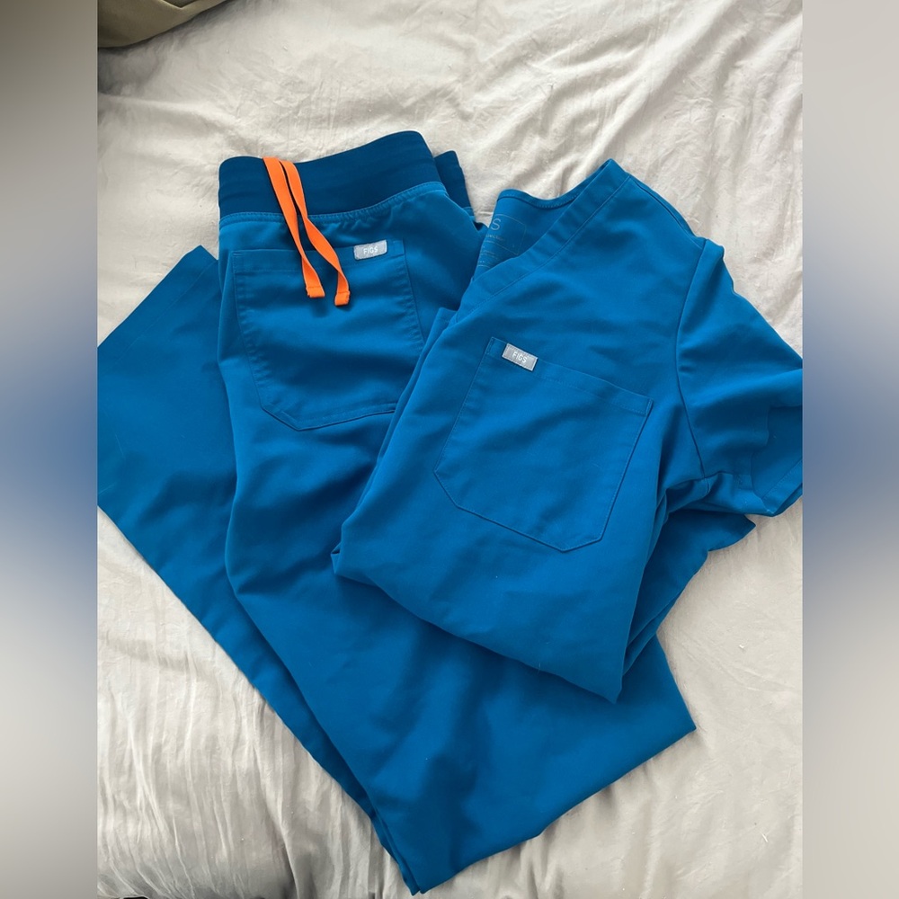 FIGS Alps Blue Scrub Set